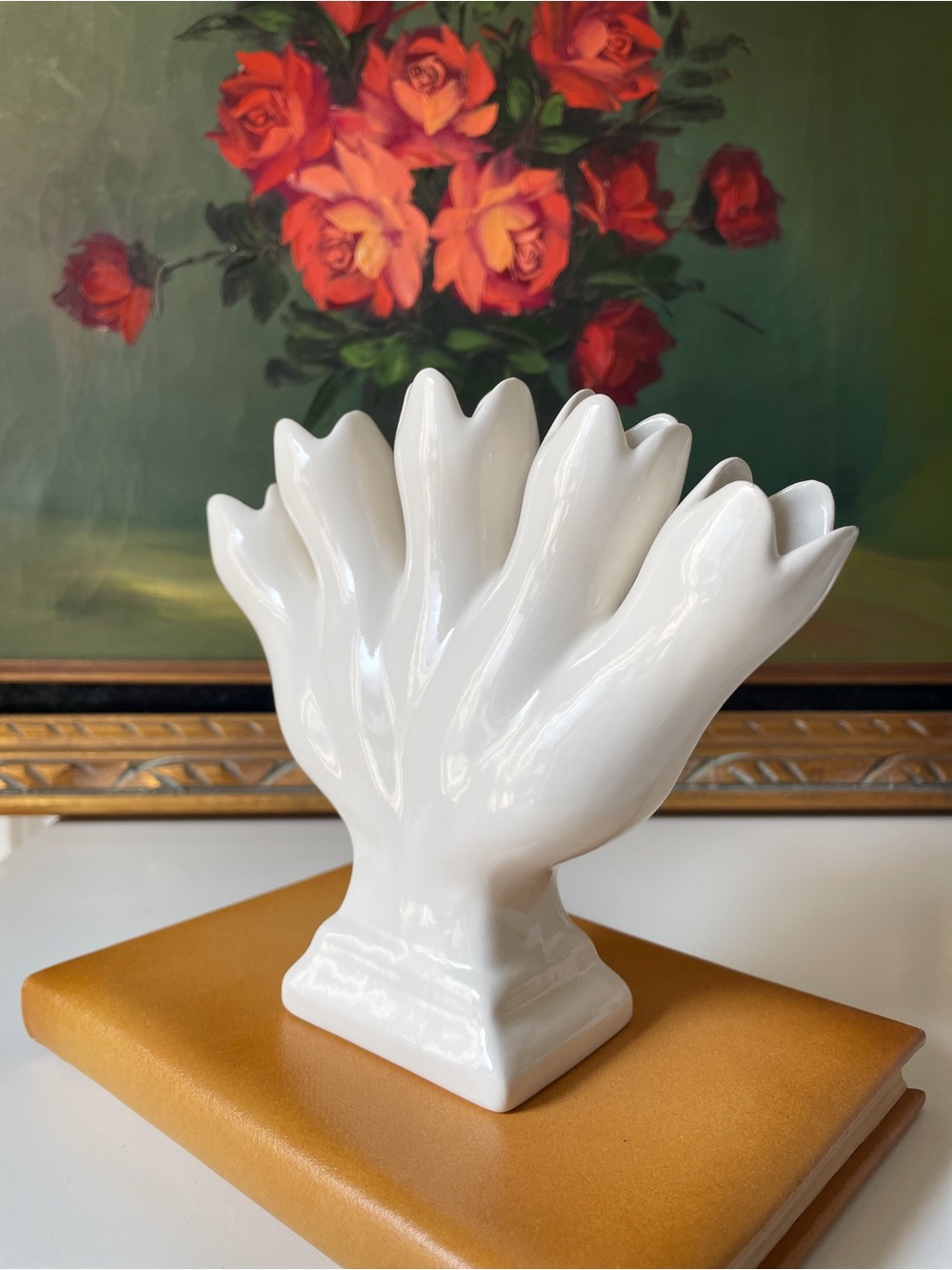 Elegant White Ceramic 5-Finger Tulipiere Vase - Picture 4 of 6